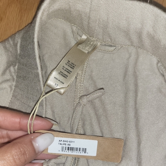 NWT SKIMS SLEEP SHORTS IN TAUPE SIZE XS - Picture 4 of 5